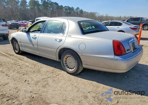 2000 Lincoln Town Car Executive z USA, uszkodzony, nr VIN 1LNHM81W3YY876806